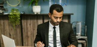 E-Rechnung: Definition, Vorteile und gesetzliche Grundlagen E-Rechnung: Definition, Vorteile und gesetzliche Grundlagen